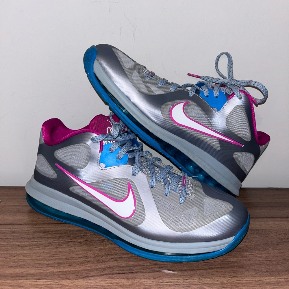 Nike Lebron 9 Low Fireberry Men’s size 10.5 510811–002 Grey Pink Blue Shoes